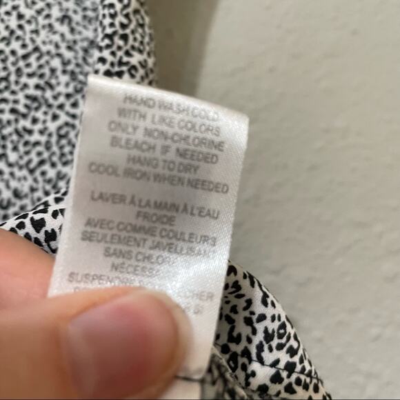 Daniel Rainn DR2 Black & White Cheetah Print Short Sleeve Blouse Womens XS - Picture 8 of 8